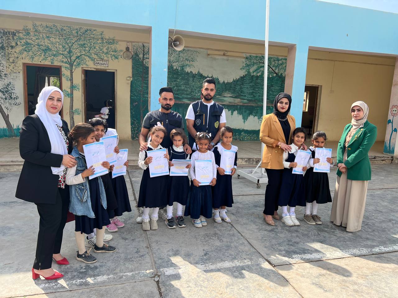  قسم تقنيات المختبرات الطبية في كلية التقنيات الصحية والطبية بجامعة المستقبل يقيم نشاط بتوزيع كتب منهجية على طلبة المدارس