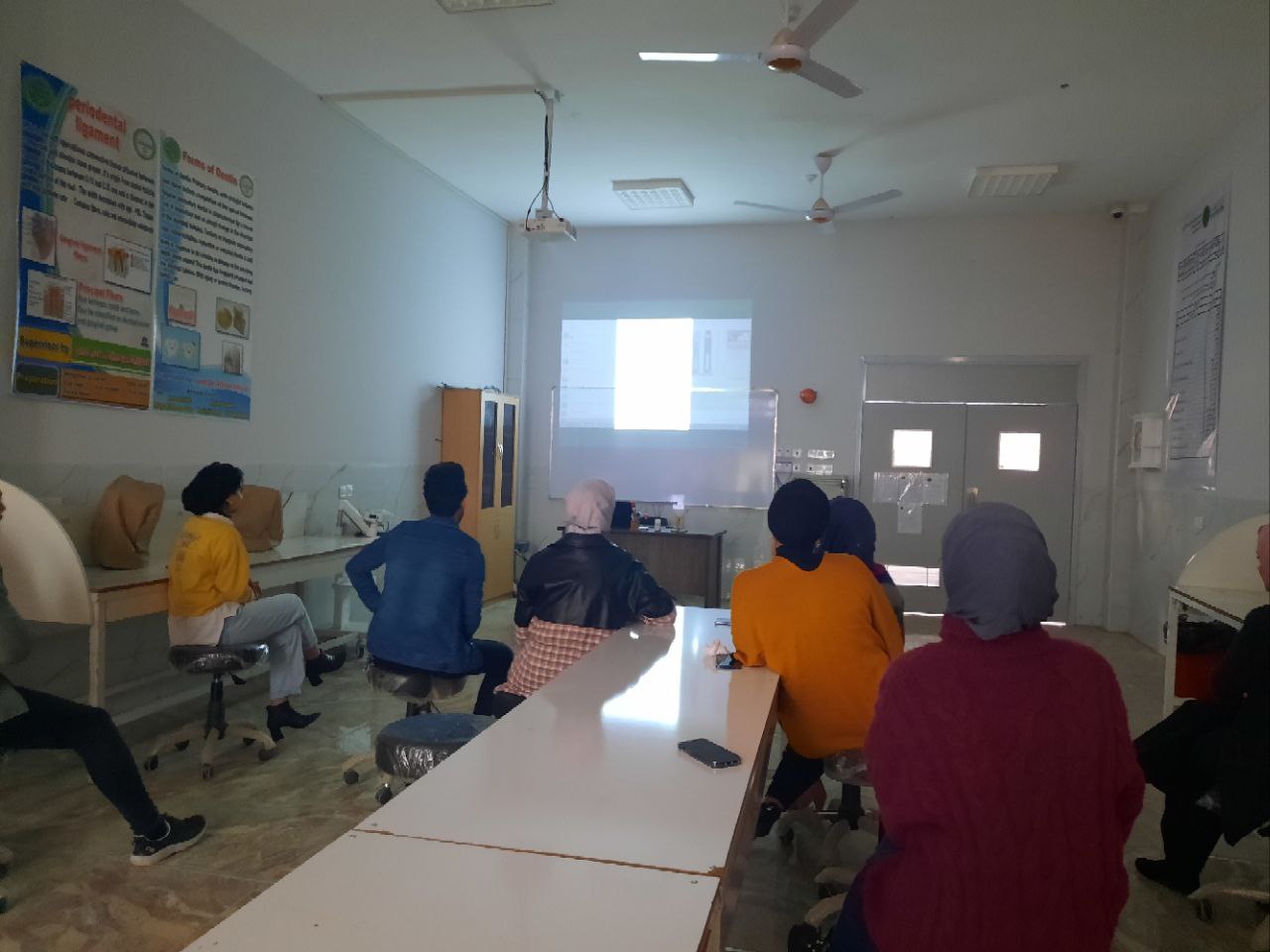  قسم طب الأسنان في كلية المستقبل الجامعة يقيم سمنار علم بعنوان اضرار حشوة البلاتين