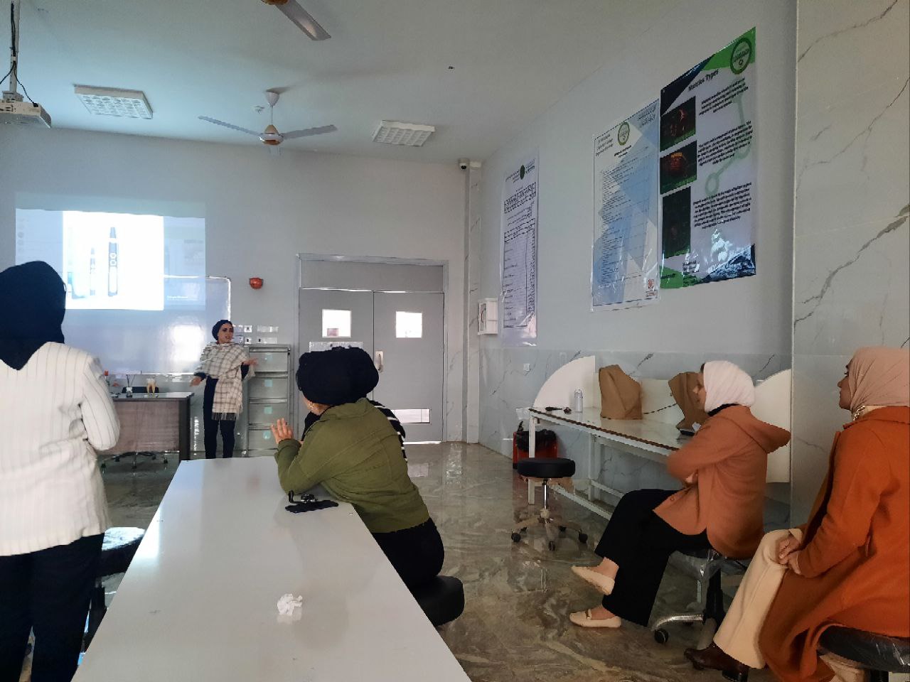  قسم طب الأسنان في كلية المستقبل الجامعة يقيم سمنار علم حول جهاز ازالة الترسبات 