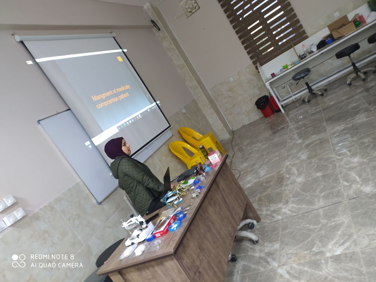 تنظيم حملة توعية في قسم طب الاسنان حول العوامل المسببة لامراض  اللثة