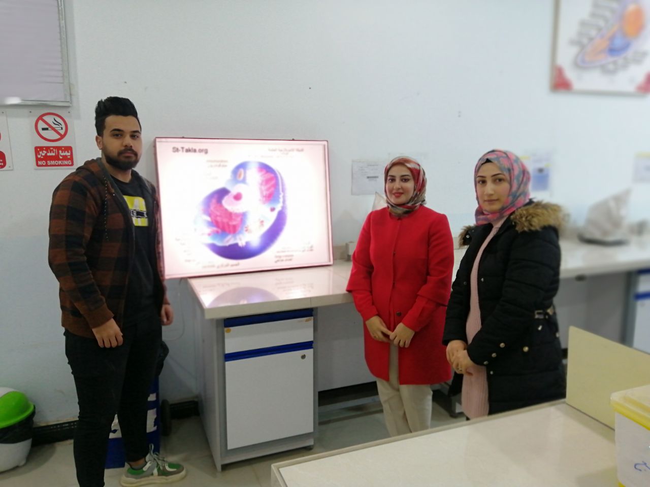 طلبة قسم تقنيات المختبرات الطبية يقومون بنشاط يتضمن بوستر بعمل بوستر تحت عنوان خليه حيوانيه نموذجيه