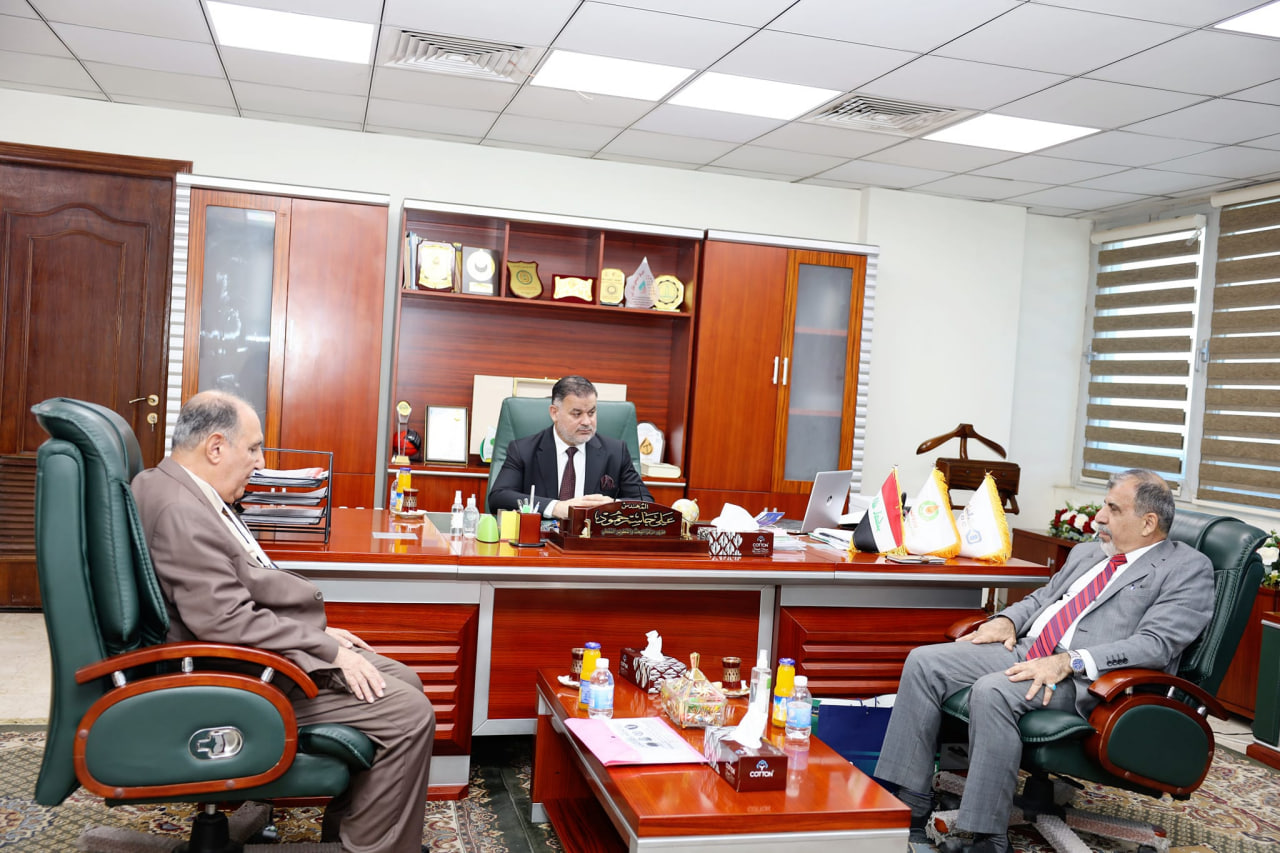 ((To develop the prospects for joint scientific cooperation))  Future University organizes a scientific visit to the Petroleum Research and Development Center