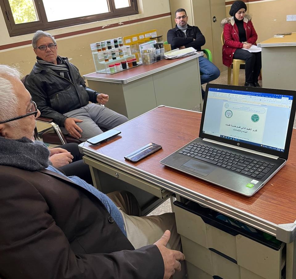 حلقة نقاشية بعنوان " استثمار الموارد البشرية في قطاع الصناعة"