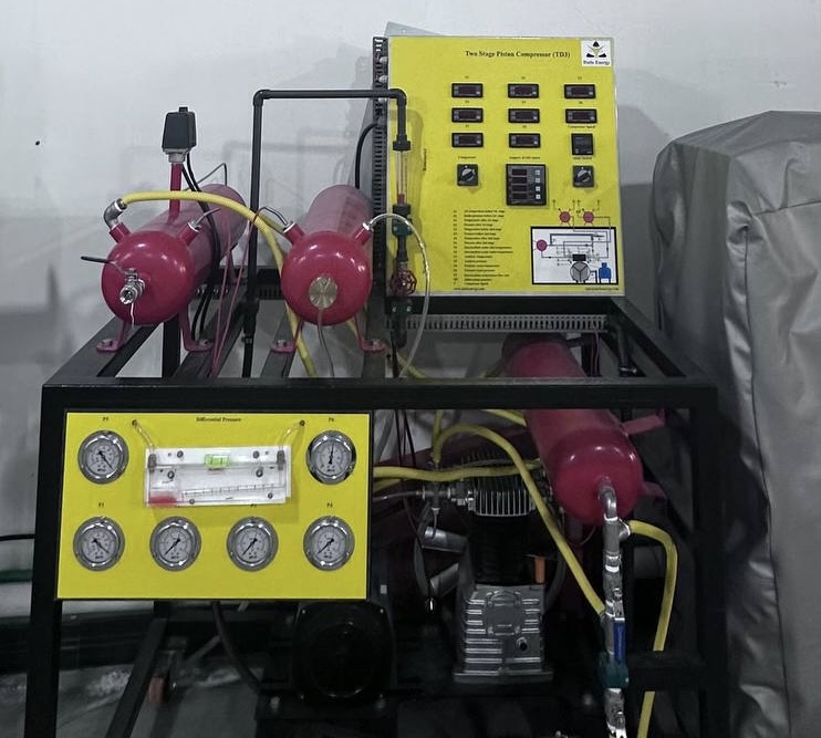 وضع بوستر تعريفي لجهاز في أحدى المحتبرات العلمية 