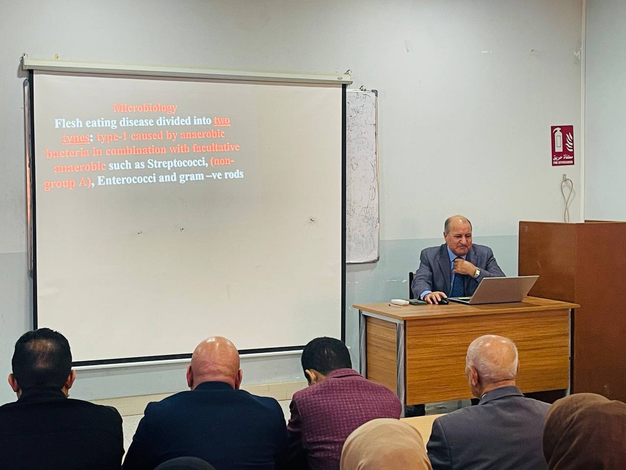 قسم تقنيات المختبرات الطبية في كلية التقنيات الصحية والطبية بجامعة المستقبل يقيم حلقة دراسية بعنوان البكتريا أكلة اللحوم