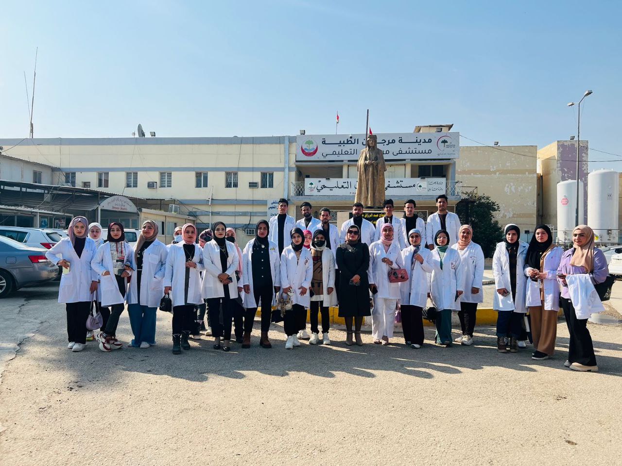 سفرة علمية بعنوان (زيارة قسم الاستشارية المفاصل ) لمعرفة جهاز قياس كثافة العظم