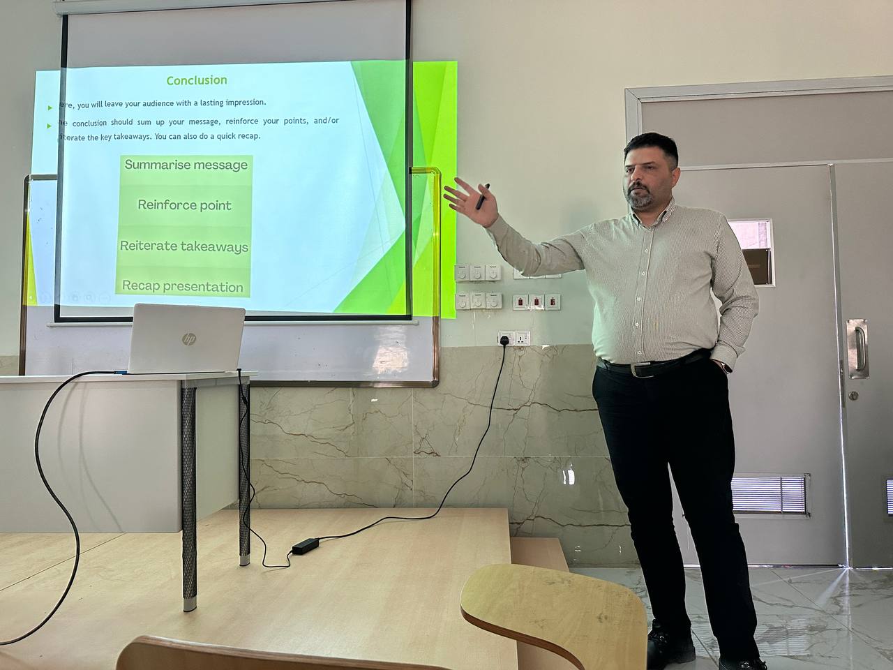 حلقة نقاشية بعنوان (? How to plan for a successful presentation)