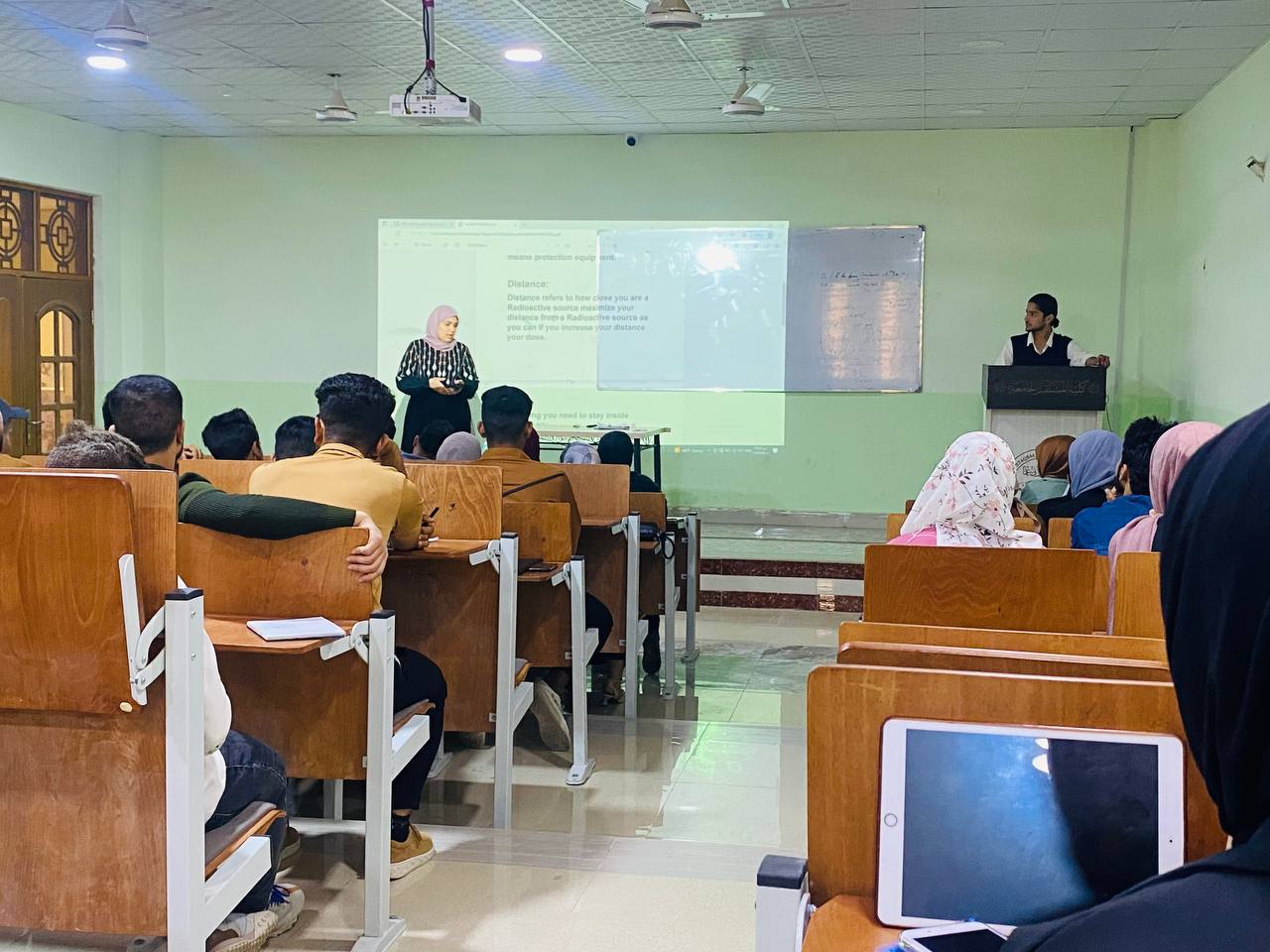 ندوة بعنوان مبادئ الوقاية من الاشعاع في يوم الاحد الموافق  5/3/2023 للتدريسية م.م.تبارك فلاح ناجي 