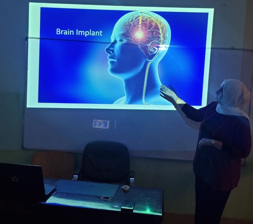 حلقة نقاشية بعنوان "شريحة مزروعة في الدماغ لترجمة الأفكار "