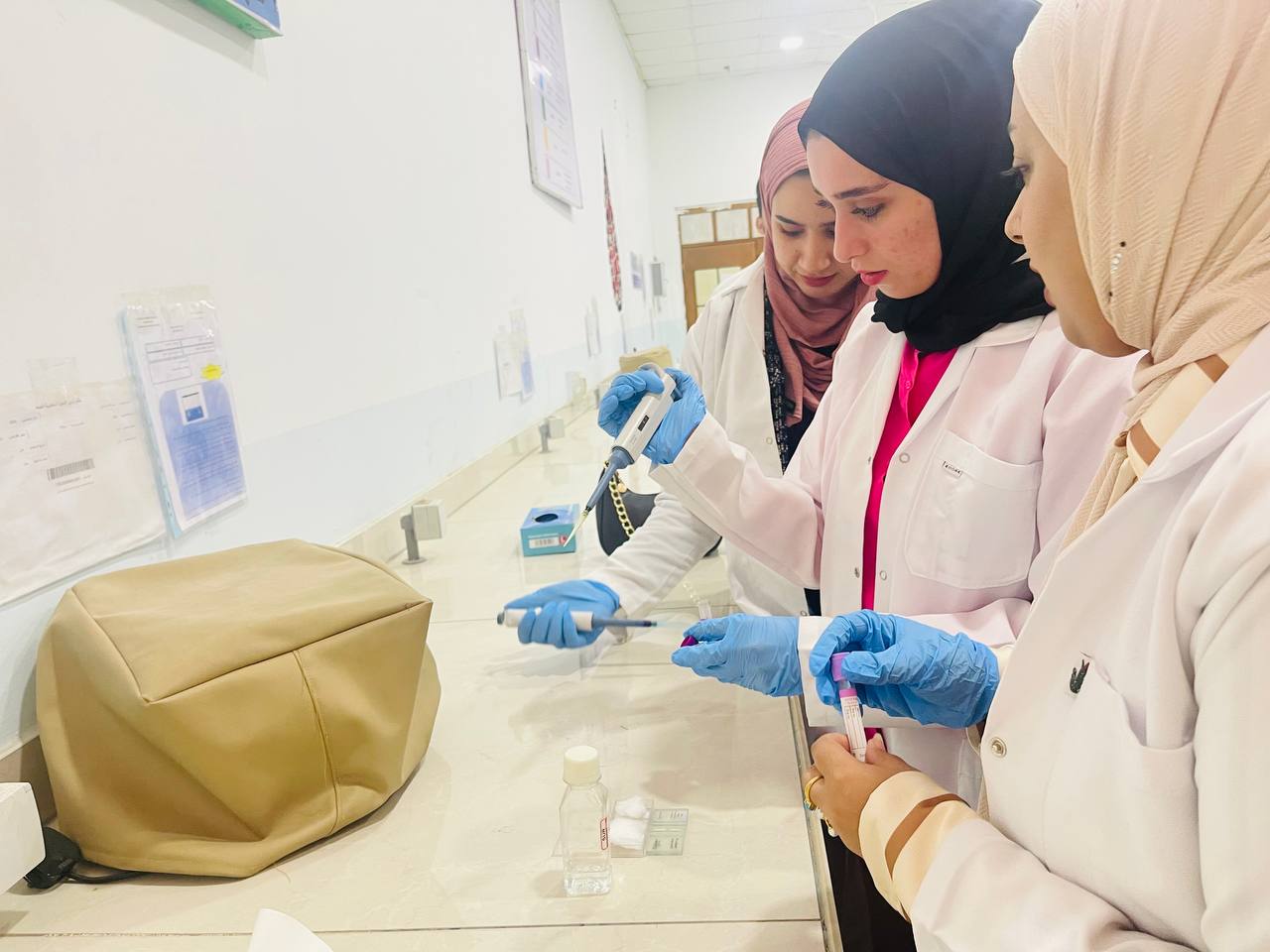 قسم تقنيات المختبرات الطبية في كلية المستقبل الجامعة ينظم ورشة تعليمية لطلبة المرحلة الرابعة بعنوان  ( platelet’s disorders )