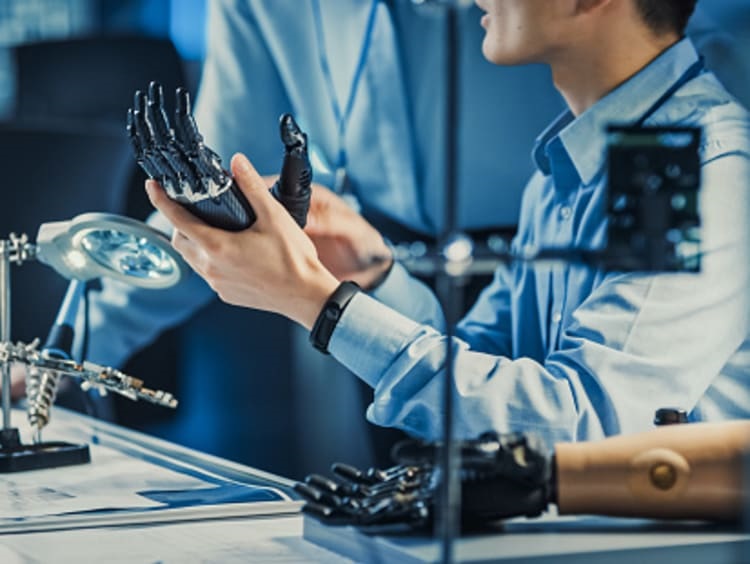 حلقة نقاشية بعنوان "مستقبل الهندسة الطبية الحيوية: الفرص والتحديات"