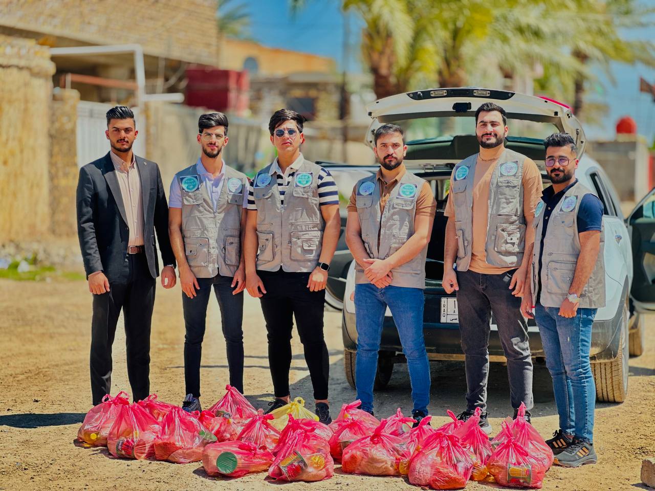 توزيع سلات غذائية لمساعدة العوائل المتعففة