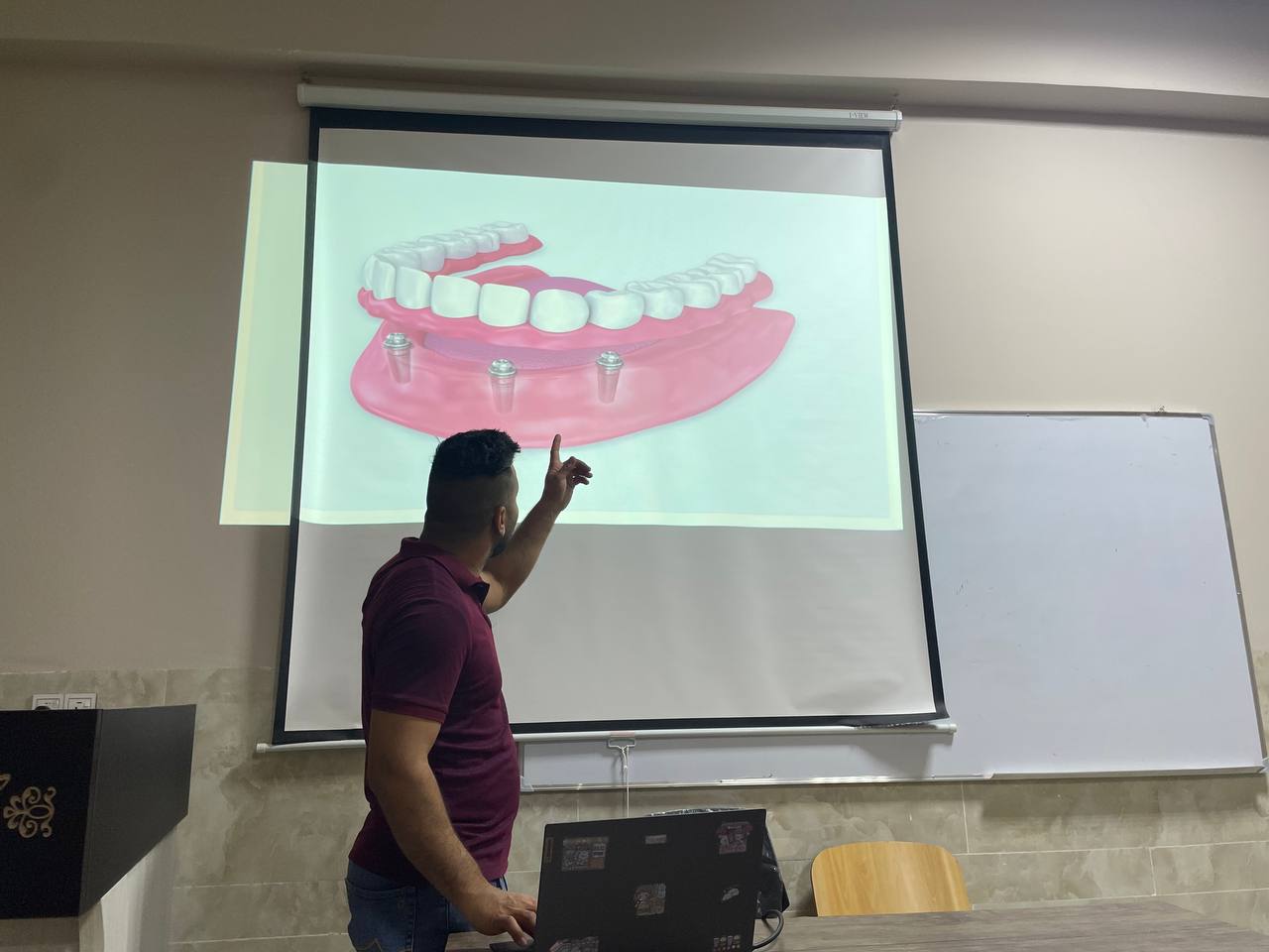 كيفية التعامل مع طقم الاسنان الجديد 