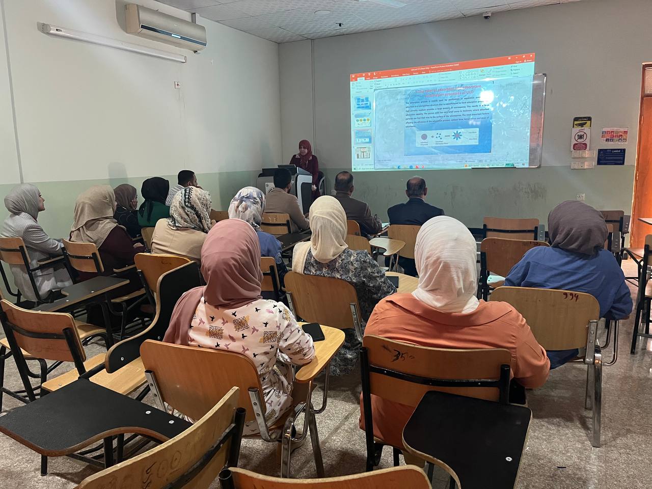 ورشة علمية للتدريسية م.م. ايناس طالب بعنوان " Used lubricating oil recovery "