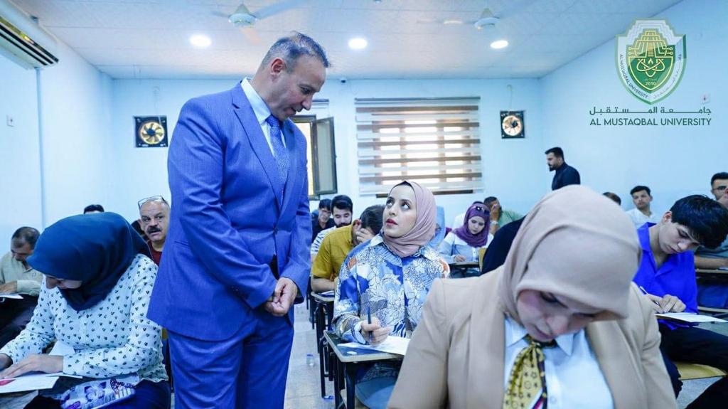 (عميد كلية الهندسة يتابع الامتحانات النهائية)