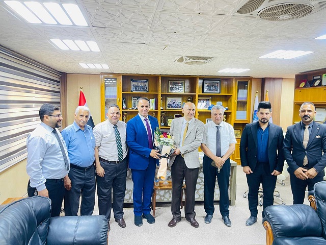 ((وفد من جامعة المستقبل يقدم التهنئة الى عميد كلية الهندسة /بابل))
