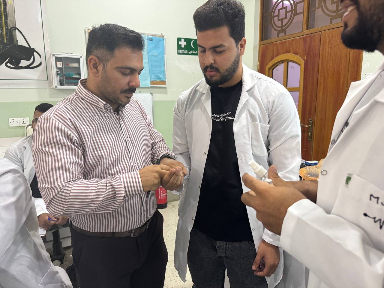 ورشة علمية بعنوان " قياس السكر في الدم " للتدريسي ( م. م علي جعفر عبيد)