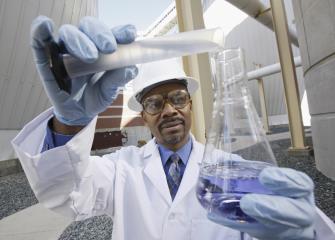 The role of the chemical engineer in developing his own capabilities to compete in the international labor market