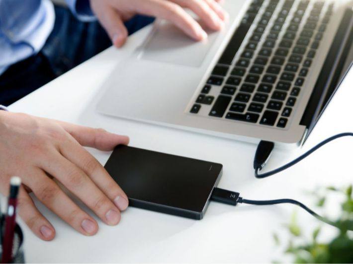 مقالة علمية ل( هبه صلاح هادي ) بعنوان "" تطور اجهزة التخزين""