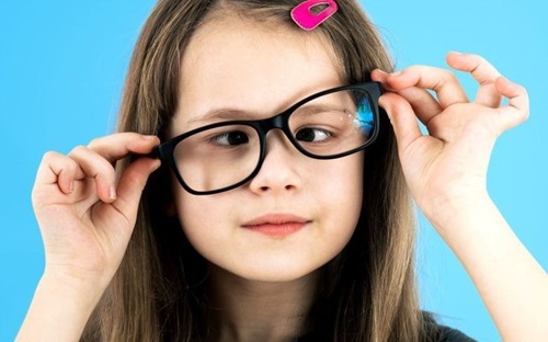 مقالة علمية للتدرسية م.م صفا عامر خليل بعنوان (الحول عند الاطفال)