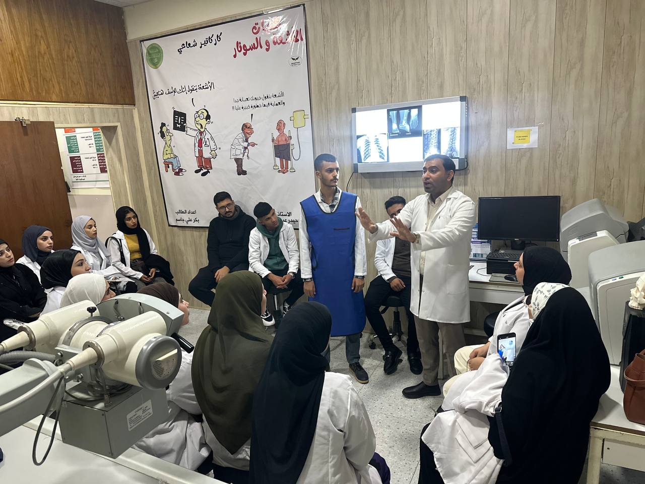 تحقيقاً للهدف الرابع التعليم اقام قسم تقنيات الاشعة ورشة عملية حول الوقاية من الاشعاع يقدمها التدريسي طارق ناظم جاسم لطلبة المرحلة الثالثة