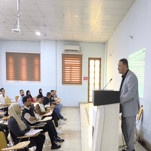 One of the lecturers of the Department of Anesthesia Techniques gives a lecture entitled "Modern Teaching Methods and Techniques"