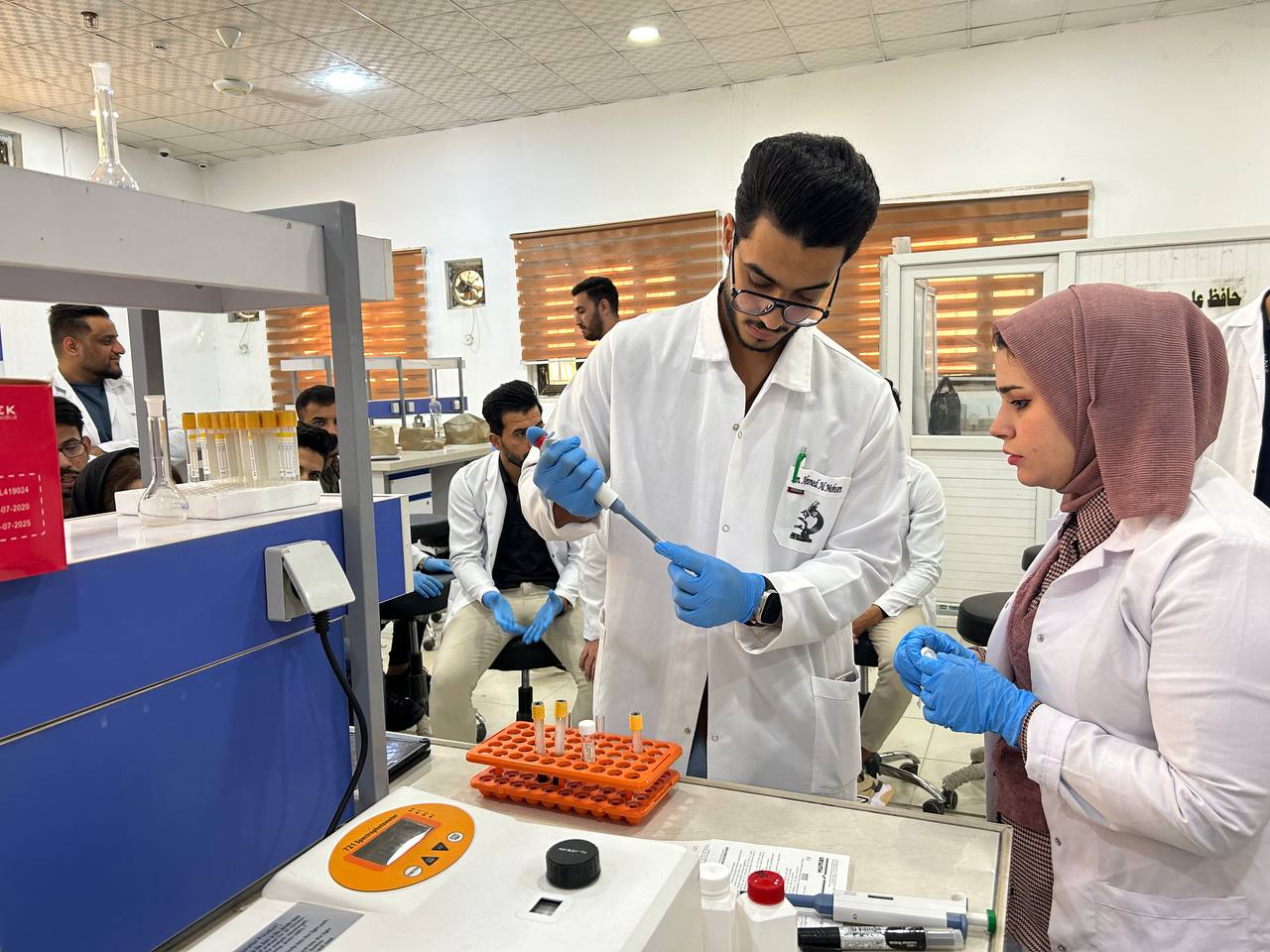 قسم تقنيات المختبرات الطبية في كليه التقنيات الصحية والطبية يقيم ورشة بعنوان قياس كفاءة الكلى في مختبرات الكلية