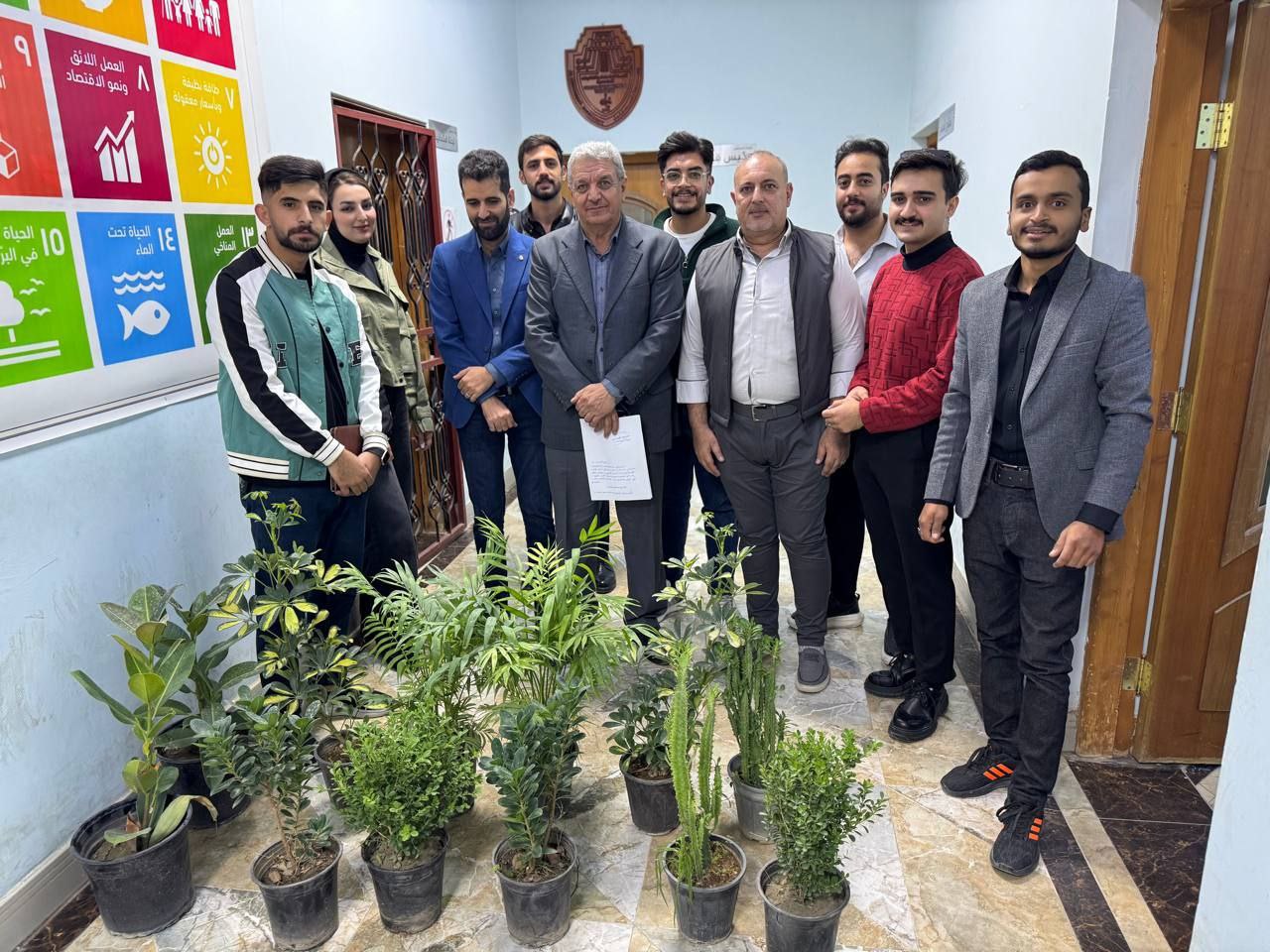 طلاب قسم هندسة تقنيات الأجهزة الطبية المرحلة الثالثة ينظمون نشاطًا لجلب النباتات إلى القسم 