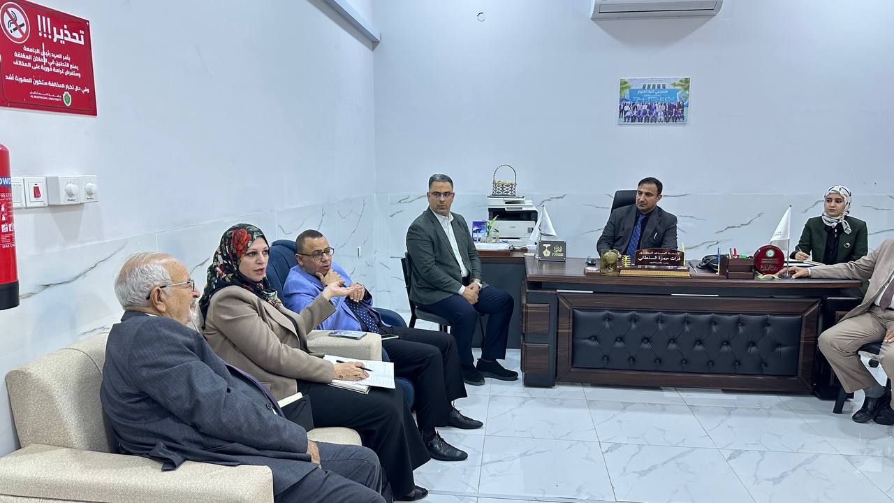 حضور رئيس قسم الفيزياء الطبية اجتماع عميد كلية العلوم الدكتور فرات حمزة عبد حول التنمية المستدامة