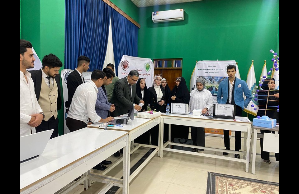 طلبة قسم الأنظمة الطبية الذكية يشاركون في اليوم العالمي للعلوم من أجل التنمية والسلام بمشروع بعنوان "حساس قياس مستوى الماء" 