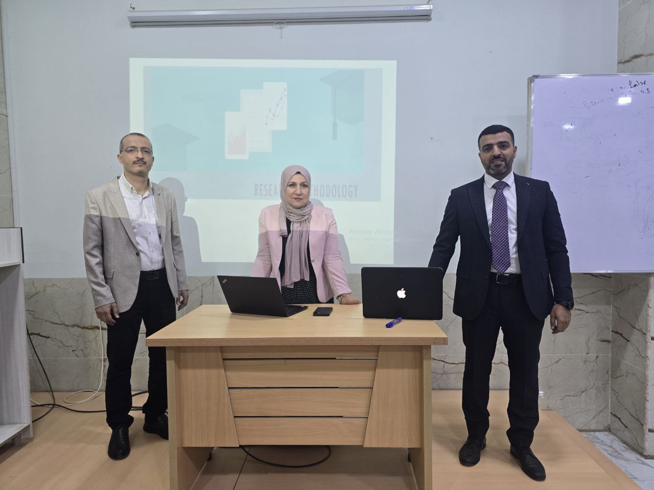 ورشة علمية بعنوان “الأسس العامة لكتابة مشاريع التخرج لطلبة المرحلة الخامسة” 