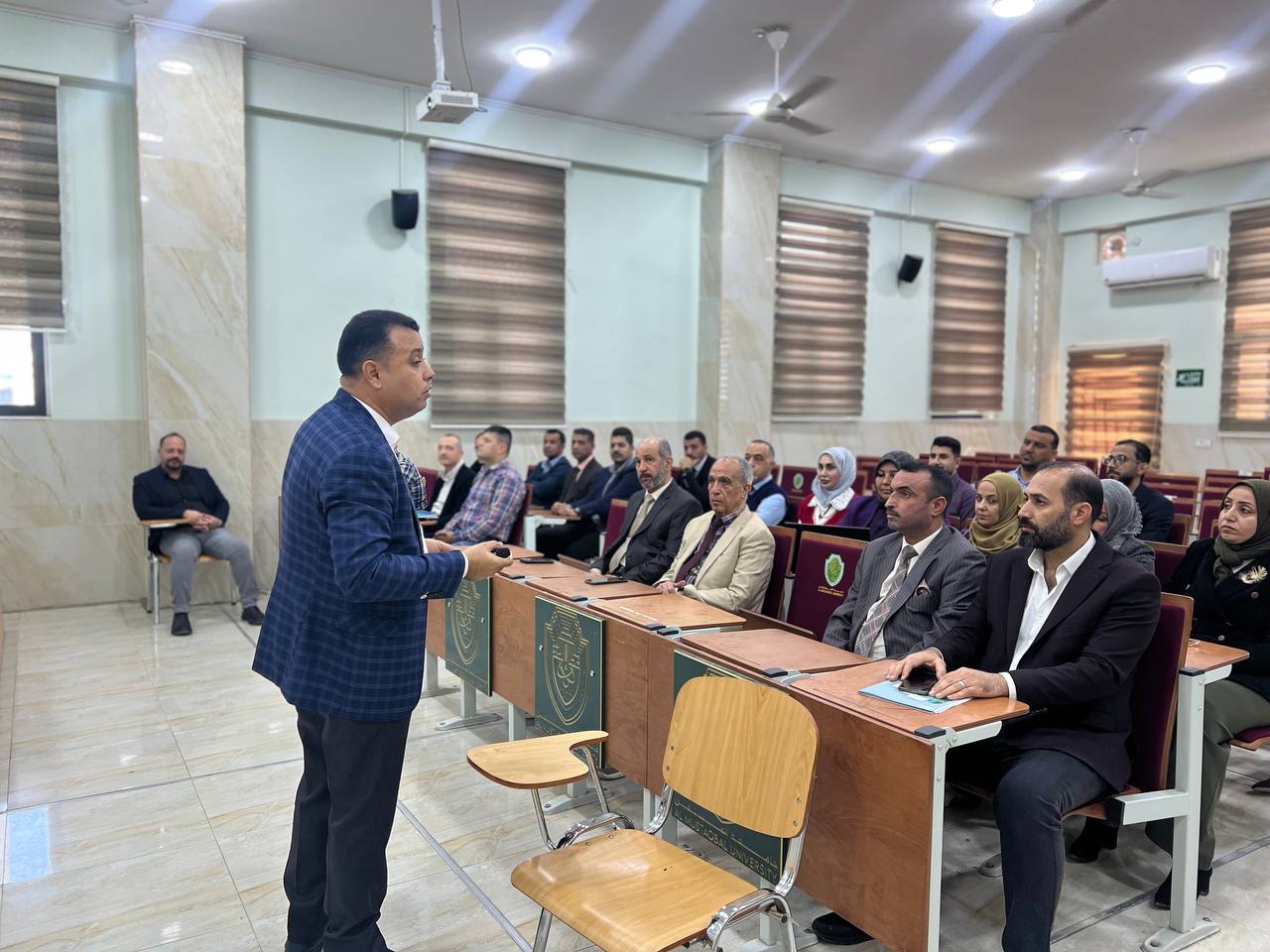 ورشة عمل بعنوان "مفهوم ومتطلبات الاعتماد" لتطوير الكفاءات الأكاديمية والإدارية