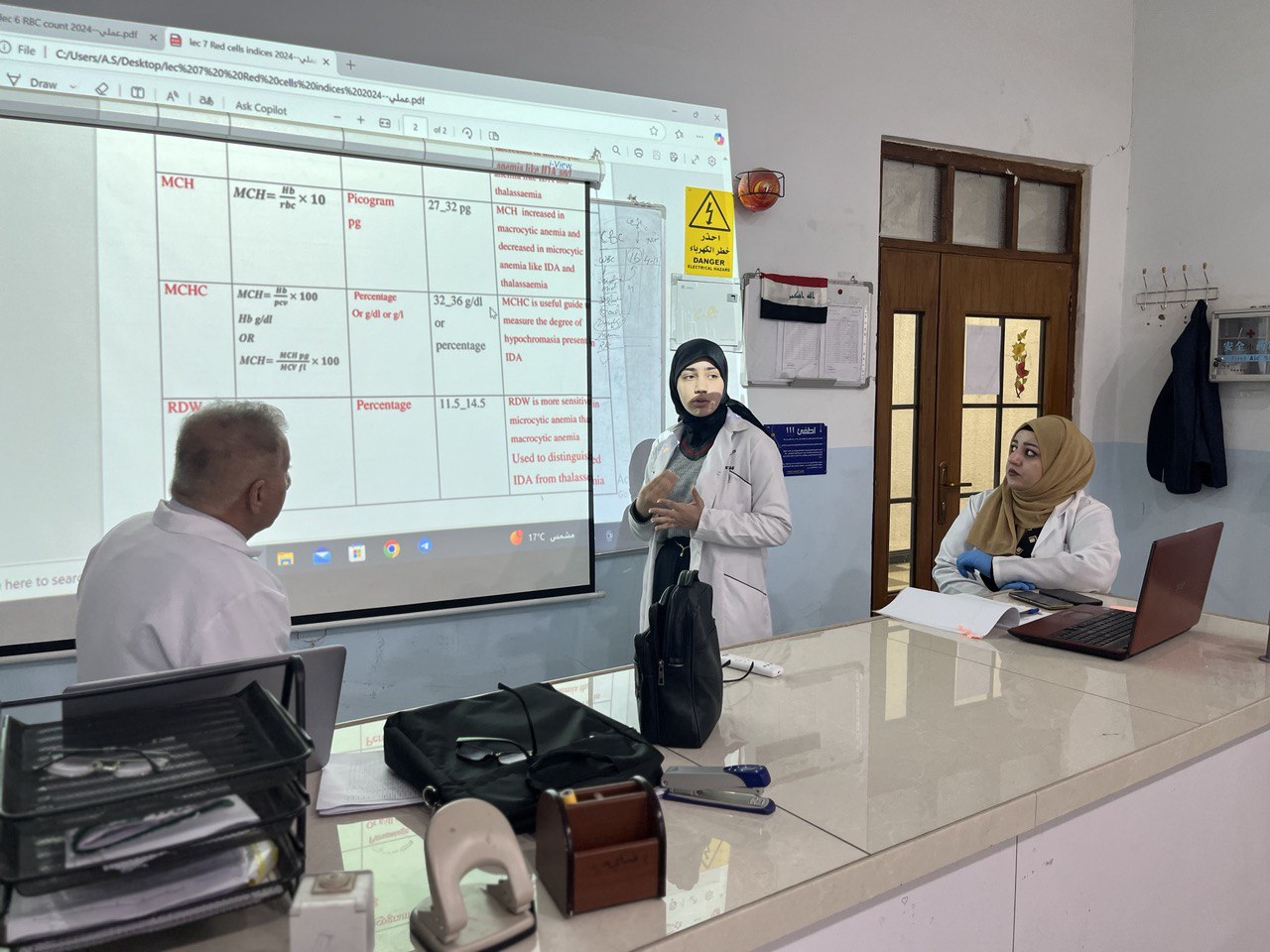 مشاركة احد طلبة قسم تقنيات المختبرات الطبية في المحاضرات الاسبوعية للمرحلة الثالثة