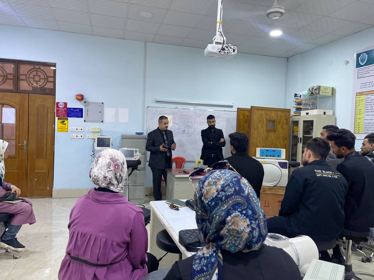 "ورشة تدريبية لطلبة هندسة تقنيات الأجهزة الطبية حول استخدام الأوفوميتر والكلافميتر"