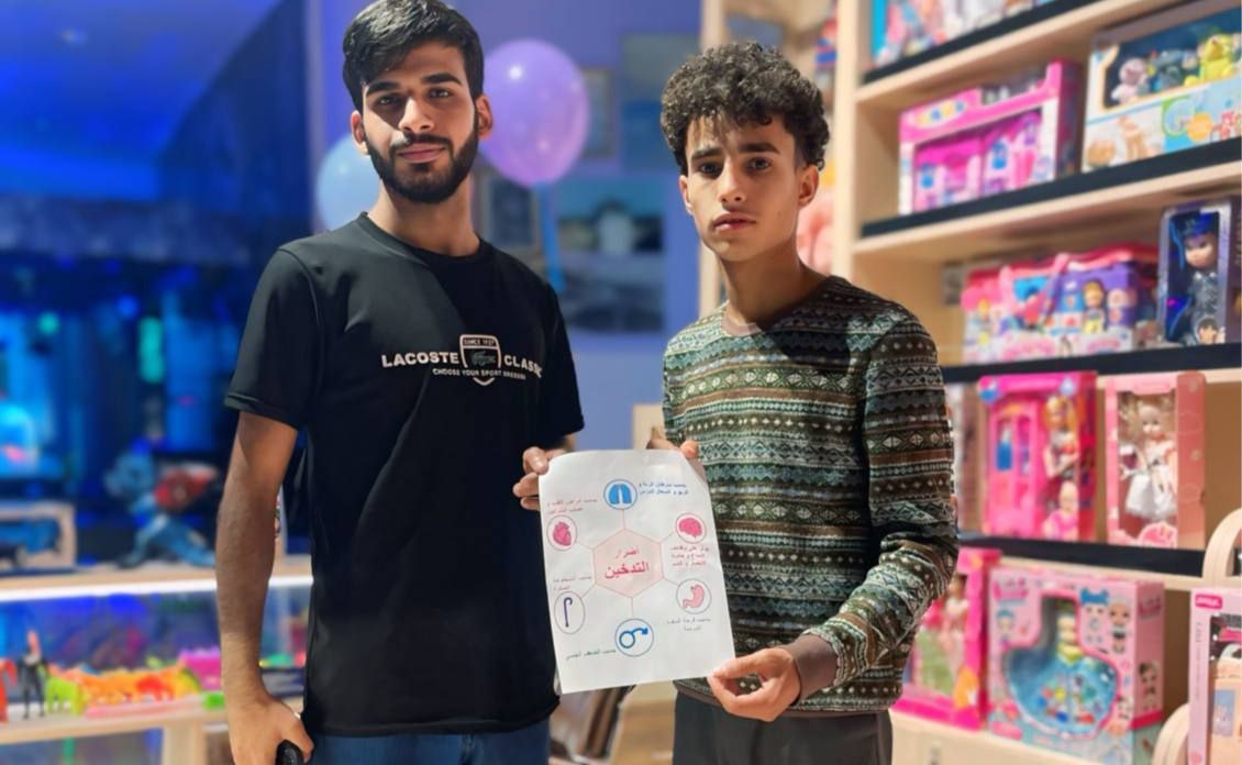 "توزيع منشورات توعوية حول المخاطر الصحية في الأماكن العامة"