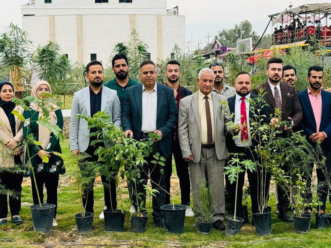  كلية التقنيات الصحية والطبية في جامعة المستقبل واقسمها الخمسه تشارك في حملة لزيادة المساحات الخضراء في جامعة المستقبل