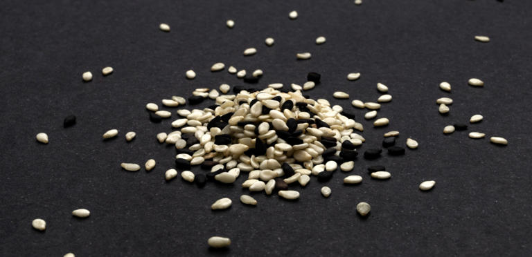 مقاله علمية ل( هبه صلاح هادي ) بعنوان" فوائد السمسم ""