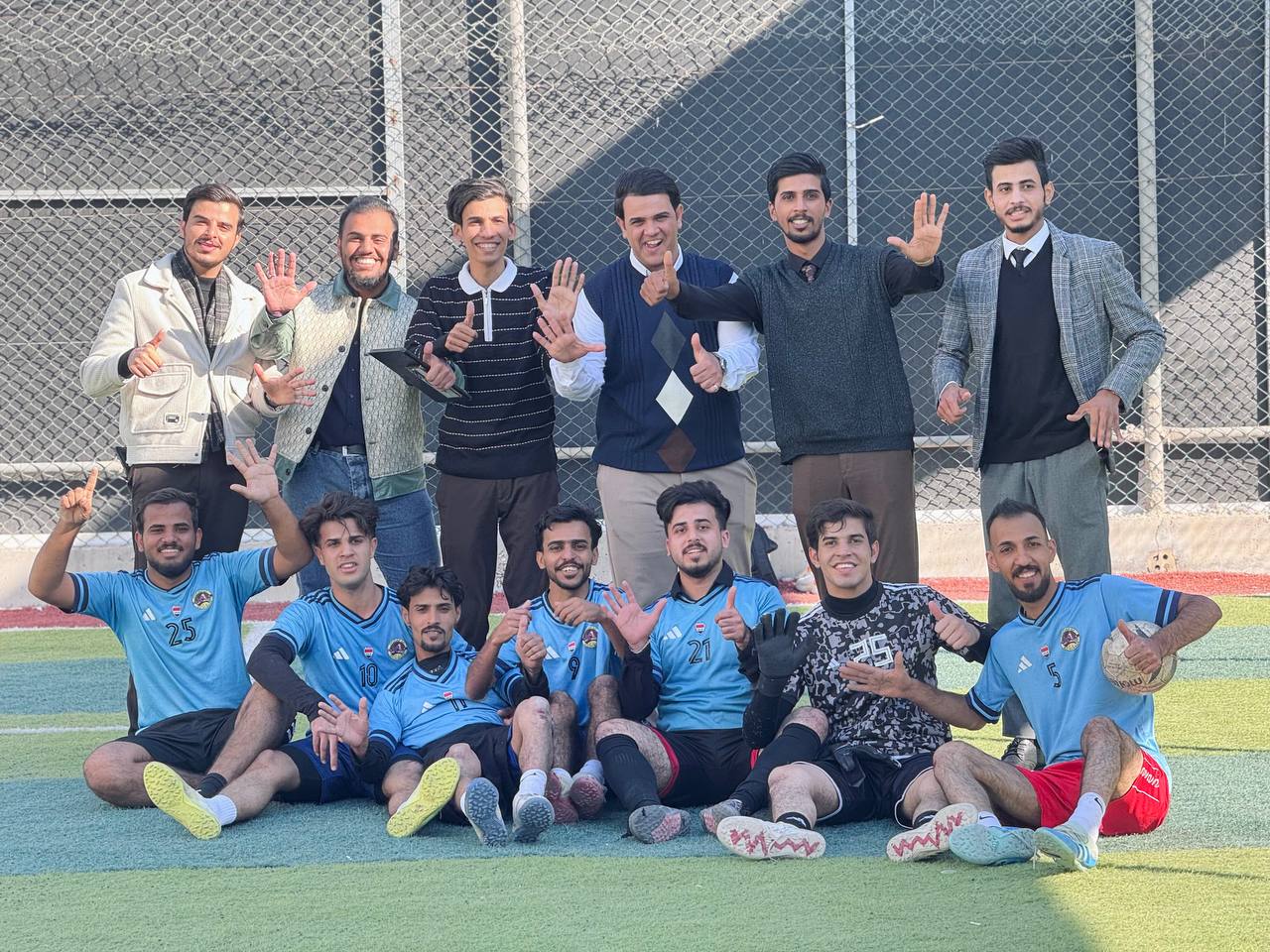 شارك طلاب سفراء الاستدامه لكلية العلوم  بمباراة كرة القدم بين قسمين من الكلية  