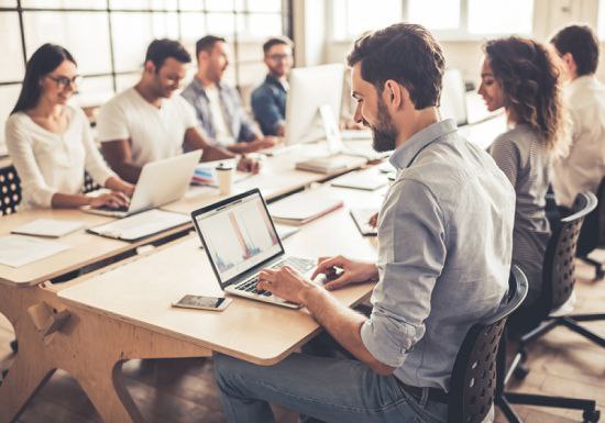 مقاله علمية للتدريسية  ( م.م سكينه طالب خير الله ) بعنوان (( قانون العمل العراقي وحقوق العمال )).