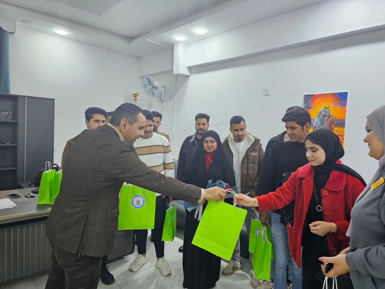 جامعة القادسية تكرّم طلبة جامعة المستقبل لريادتهم في مجال الأعمال