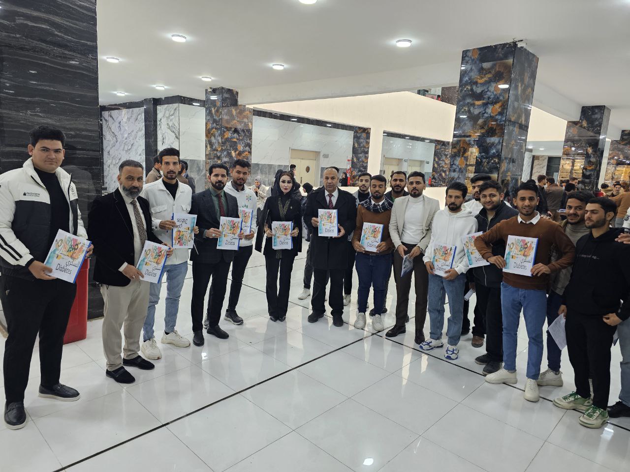 توزيع كتيب برنامج تثقيفي عن امراض السكري.