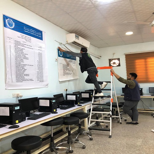 عمل بوسترات لجميع مختبرات قسم هندسة تقنيات الحاسوب تتضمن اسماءالمواد وعدد الساعات