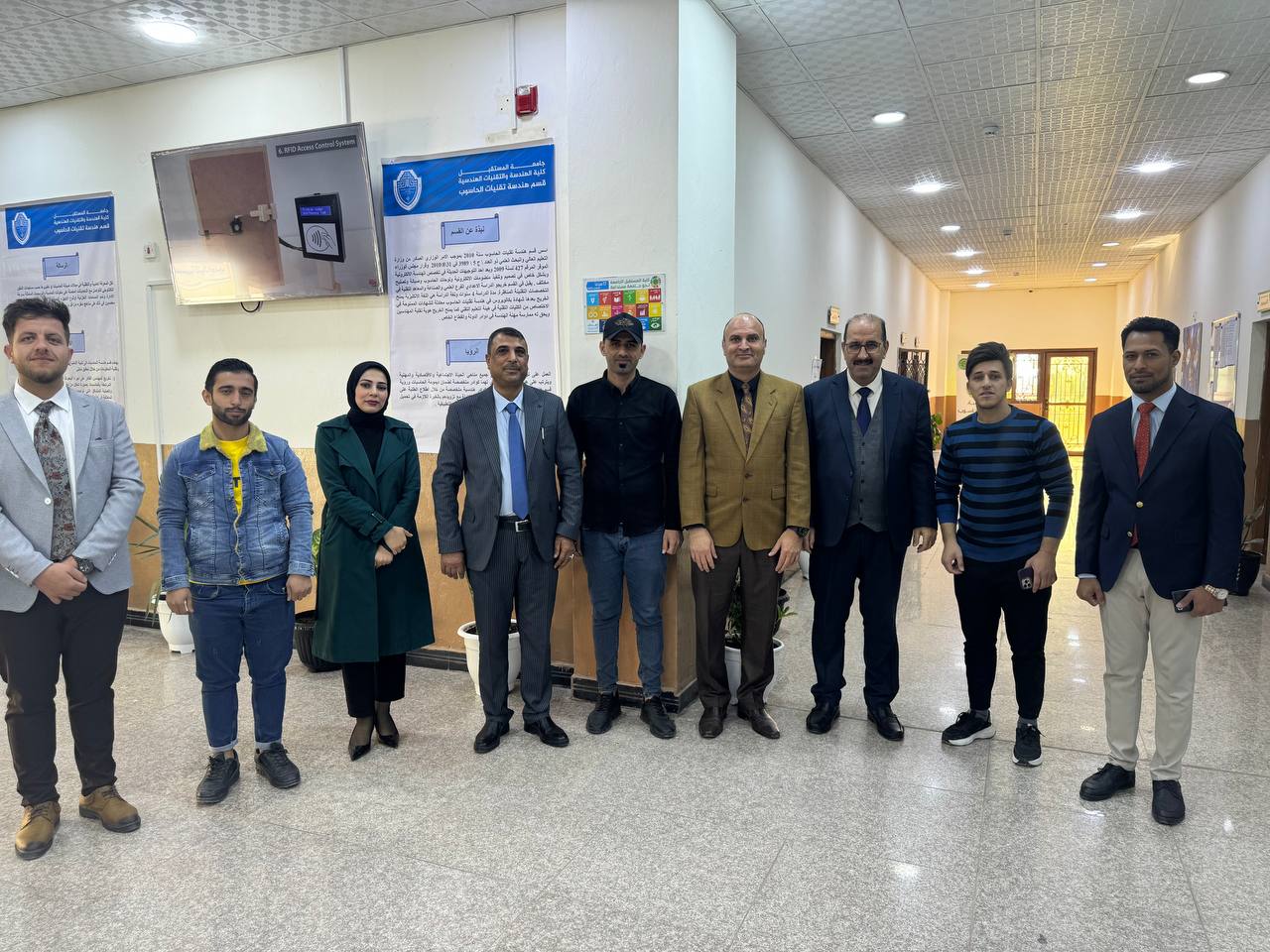 نظم قسم هندسة تقنيات الحاسوب حملة تزيين القسم بنباتات ظلية نشاط من ضمن محاور الاستدامة بالتعاون مع طلبة المرحلة الثانية