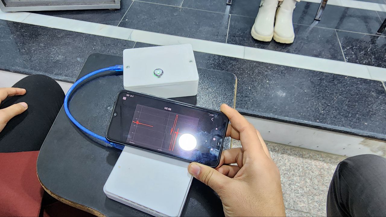 مشاريع تخرج طلبة قسم هندسة تقنيات الحاسوب للعام الدراسي 2023-2024 بعنوان ( قياس ضغط الدم لدى المرضى)