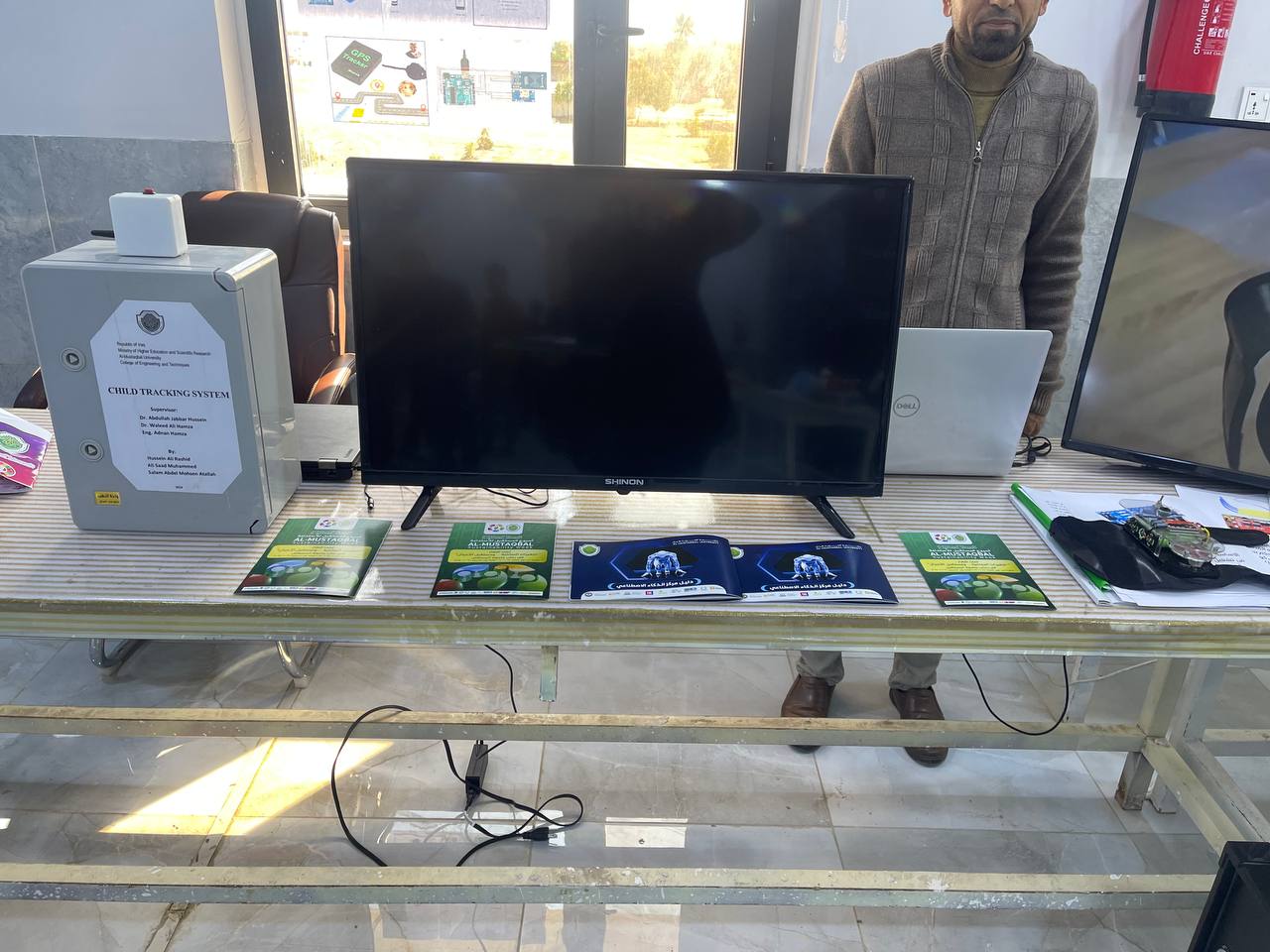 اشراف الدكتور عبد الله جبار حسين مع طلبة المرحلة الرابعة بتصميم مشاريع تهتم بالذكاء الاصطناعي