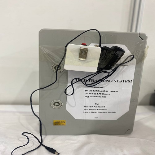  الدكتور عبد الله جبار حسين  مع طلبة المرحلة الرابعة  قام بتصميم مشاريع علمية 