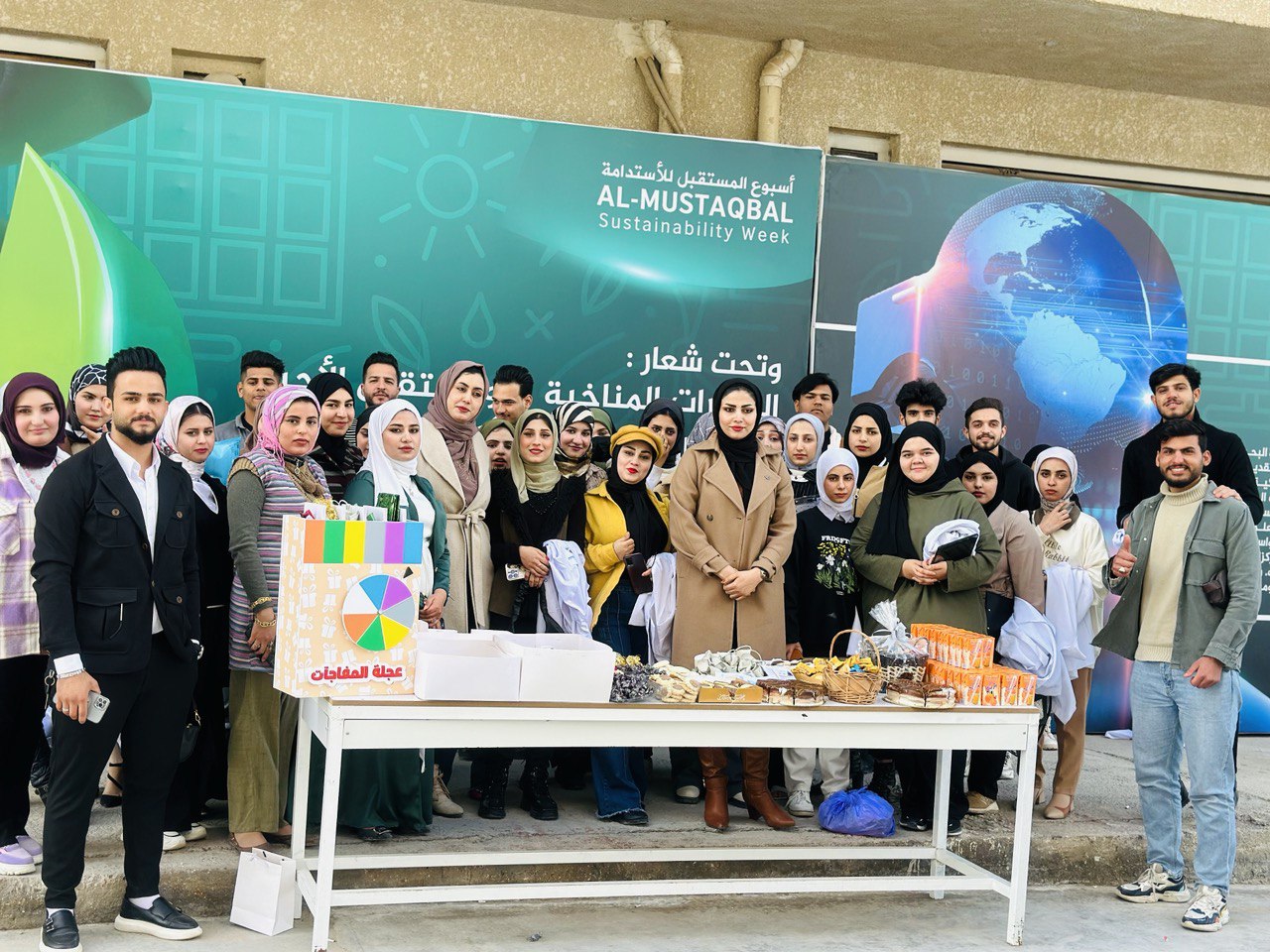 إحياءً واحتفاءً بذكرى ولادة منقذ البشرية صاحب العصر والزمان الامام المهدي المنتظر (عجّل الله فرجه الشريف) أقام قسم الكيمياء الحياتية احتفالا بهيجا بهذه المناسبة.