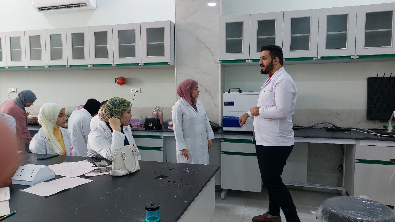 ورشة تدريبية لطلبة المرحلة الأولى عن جهاز صب المعدن Centrifuge