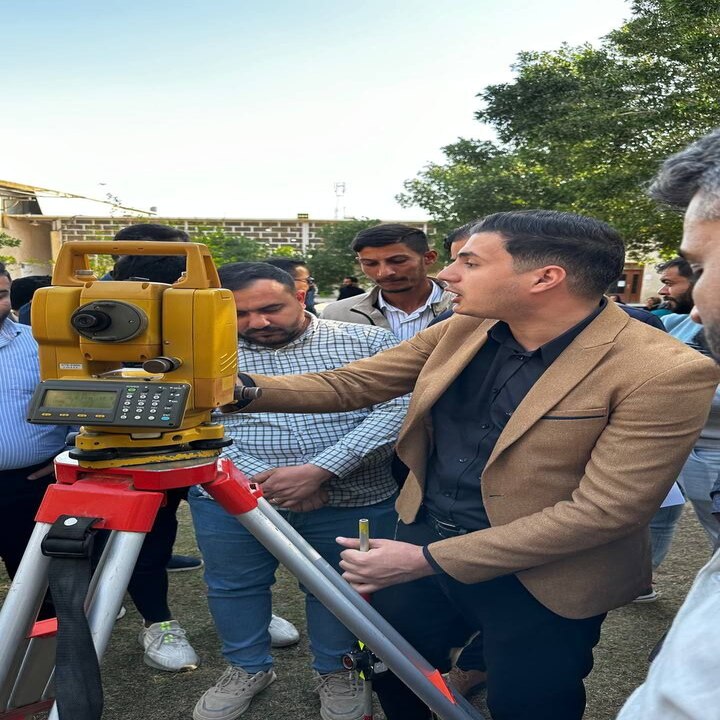 العمل على جهاز total station  لطلبة المرحلة الثانية