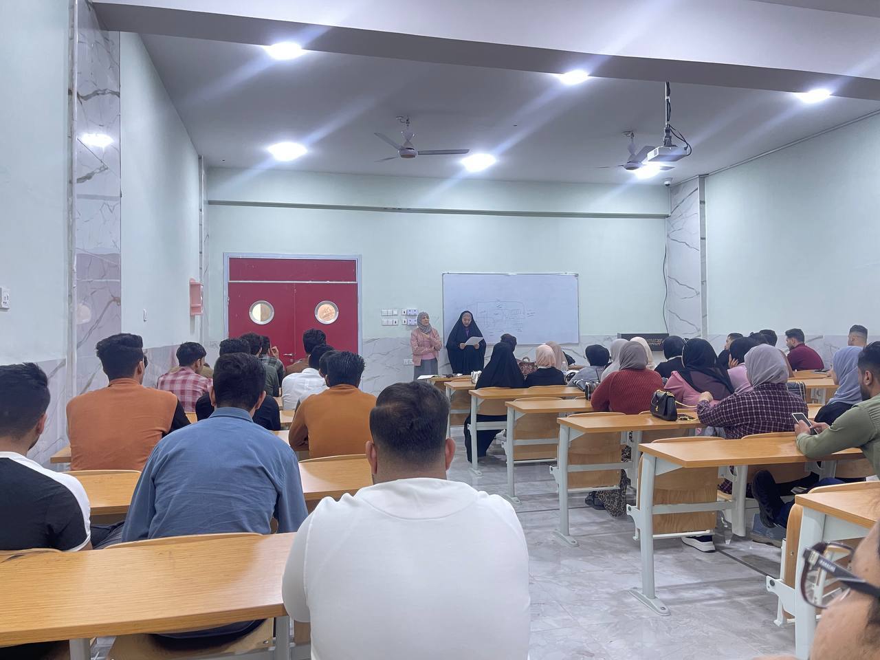 القاء سيمنار  X-ray  من قبل طلبة قسم هندسة تقنيات الاجهزة الطبية 